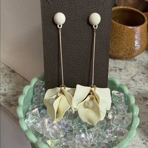 SHASHI Petunia Drop Earrings